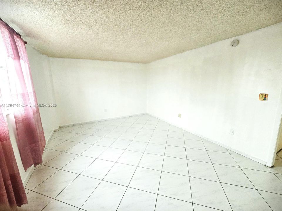 Recently Sold: $240,000 (2 beds, 2 baths, 1006 Square Feet)