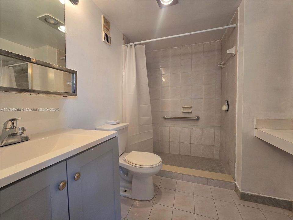 Recently Sold: $240,000 (2 beds, 2 baths, 1006 Square Feet)