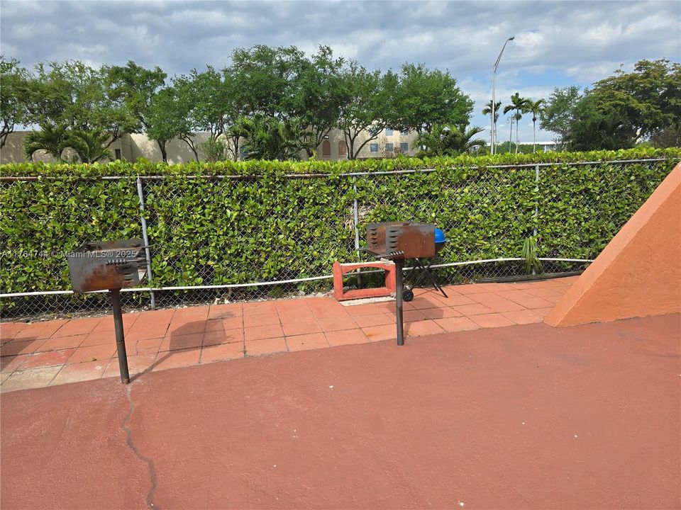 Recently Sold: $240,000 (2 beds, 2 baths, 1006 Square Feet)