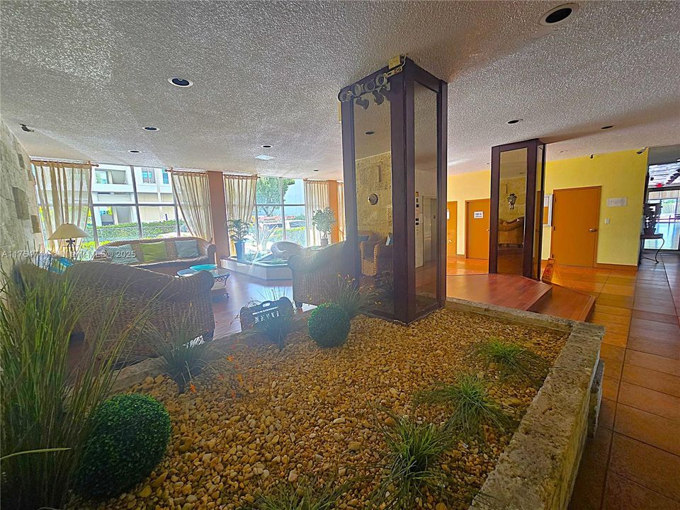 Recently Sold: $240,000 (2 beds, 2 baths, 1006 Square Feet)