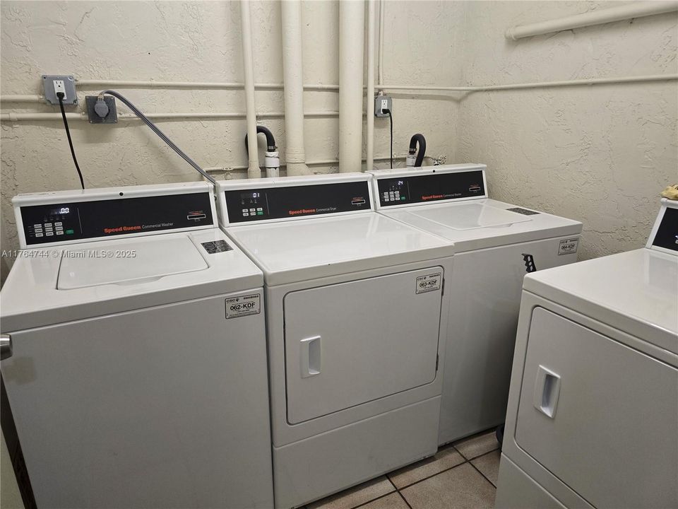 Recently Sold: $240,000 (2 beds, 2 baths, 1006 Square Feet)