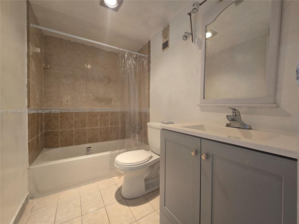 Recently Sold: $240,000 (2 beds, 2 baths, 1006 Square Feet)