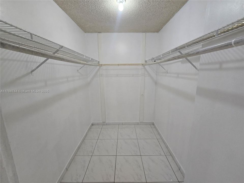 Recently Sold: $240,000 (2 beds, 2 baths, 1006 Square Feet)