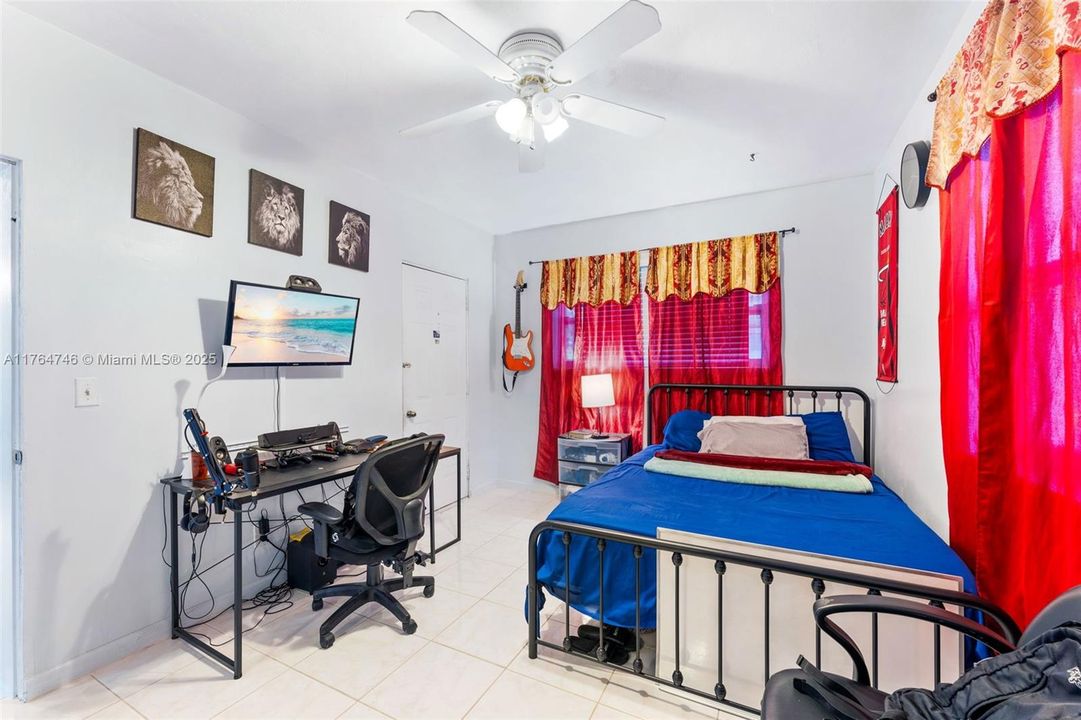 Vendido Recientemente: $500,000 (3 camas, 2 baños, 1358 Pies cuadrados)