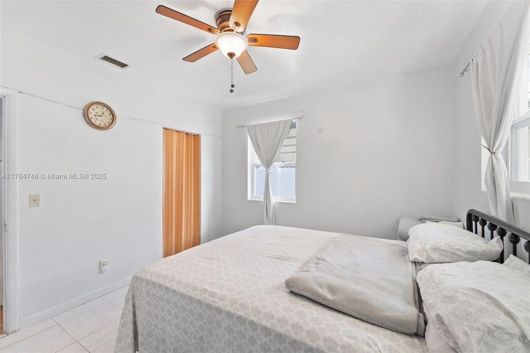 Vendido Recientemente: $500,000 (3 camas, 2 baños, 1358 Pies cuadrados)