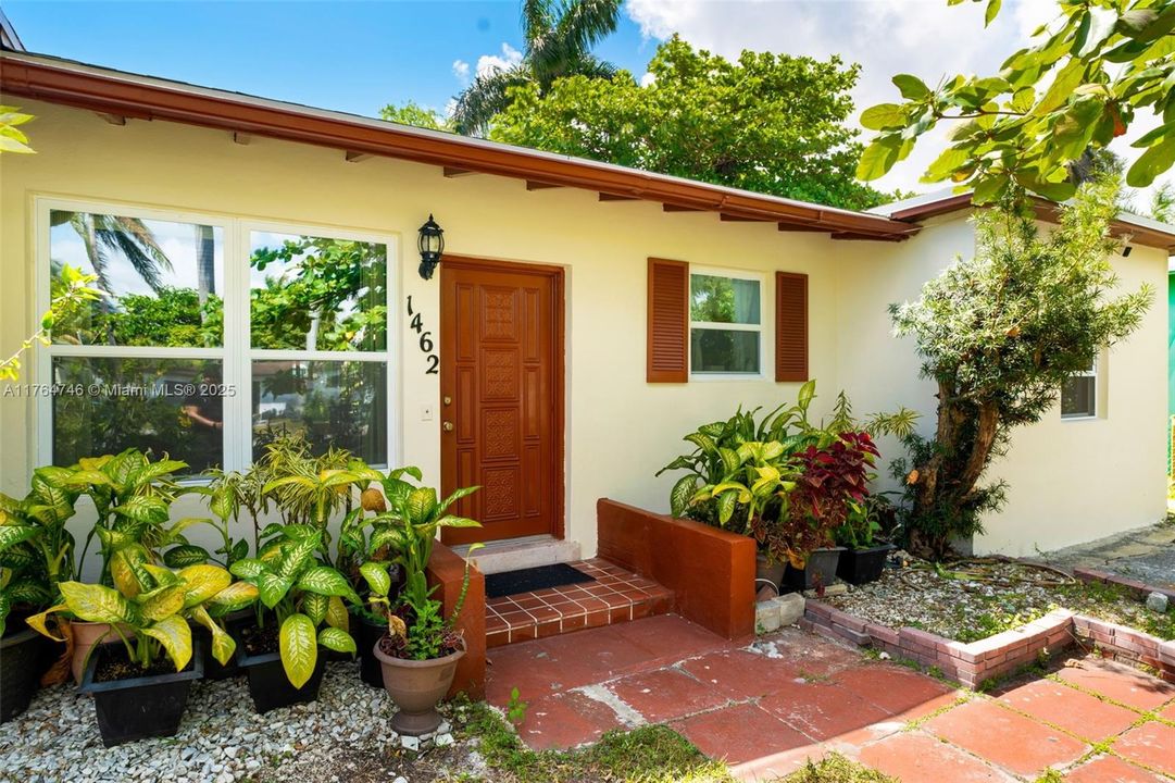 Vendido Recientemente: $500,000 (3 camas, 2 baños, 1358 Pies cuadrados)