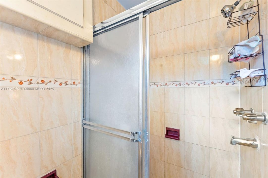 Vendido Recientemente: $500,000 (3 camas, 2 baños, 1358 Pies cuadrados)