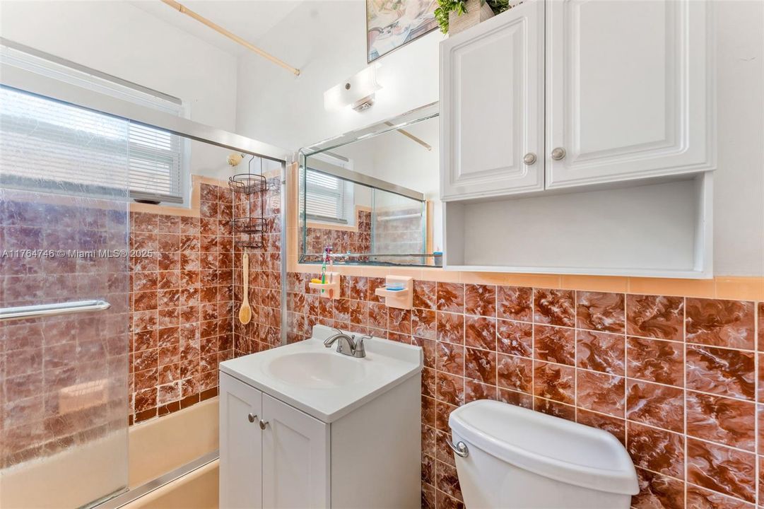 Vendido Recientemente: $500,000 (3 camas, 2 baños, 1358 Pies cuadrados)