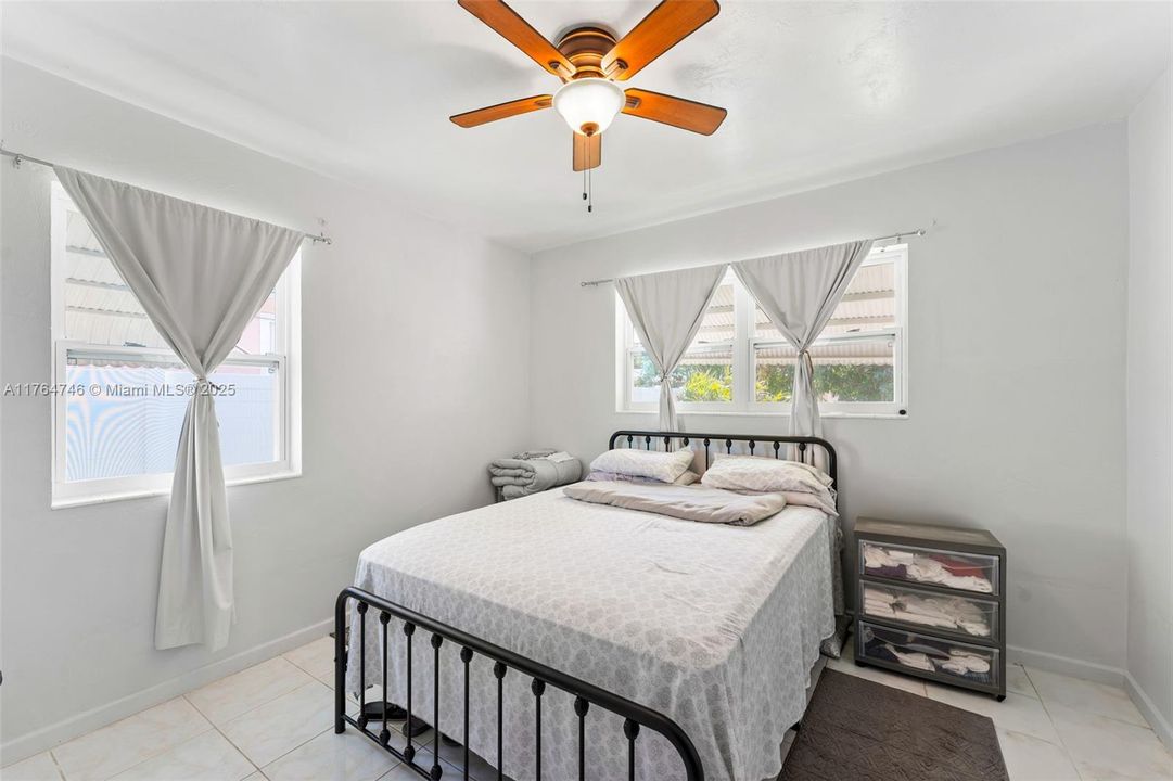 Vendido Recientemente: $500,000 (3 camas, 2 baños, 1358 Pies cuadrados)