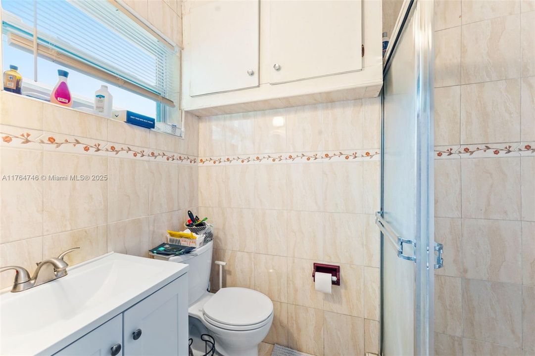 Vendido Recientemente: $500,000 (3 camas, 2 baños, 1358 Pies cuadrados)