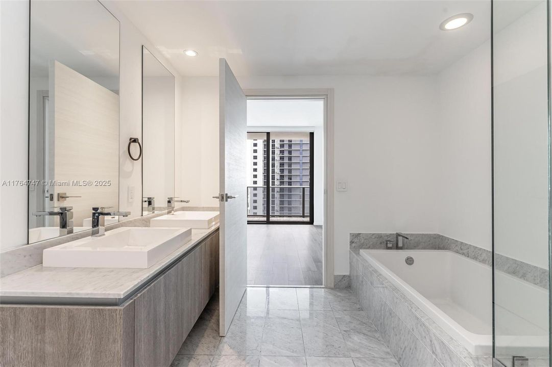 Recently Sold: $940,000 (2 beds, 2 baths, 1253 Square Feet)