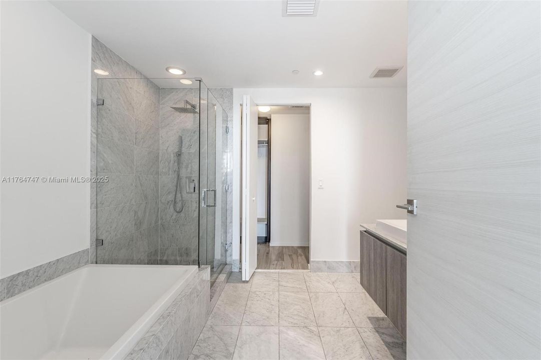 Recently Sold: $940,000 (2 beds, 2 baths, 1253 Square Feet)