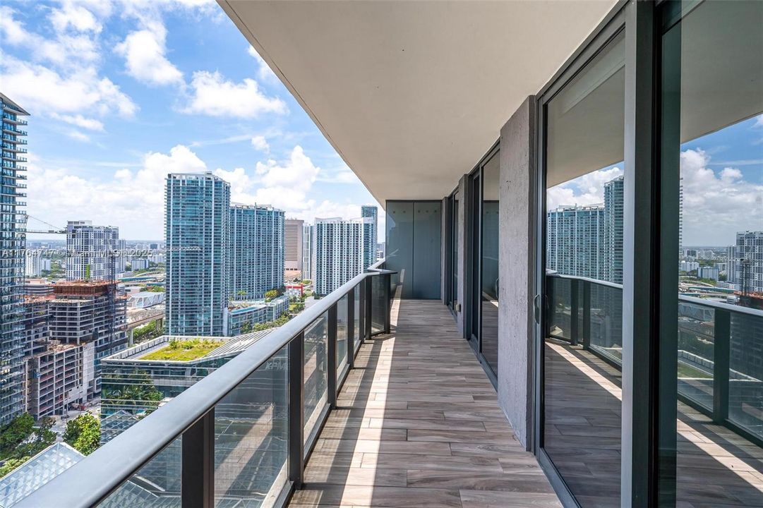 Recently Sold: $940,000 (2 beds, 2 baths, 1253 Square Feet)