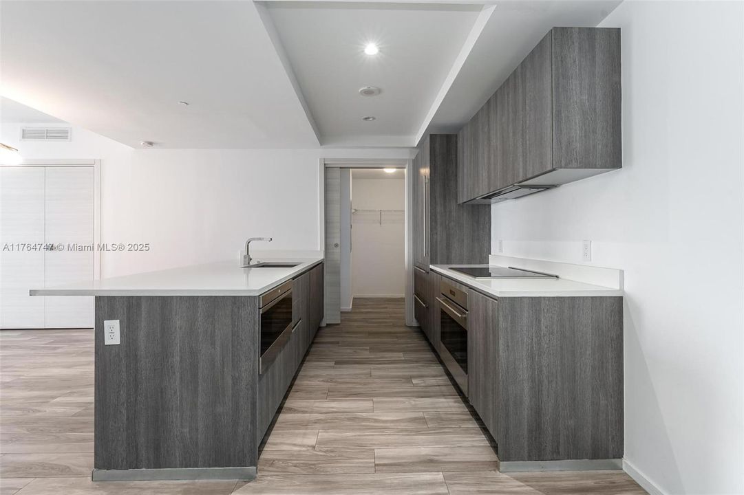 Recently Sold: $940,000 (2 beds, 2 baths, 1253 Square Feet)