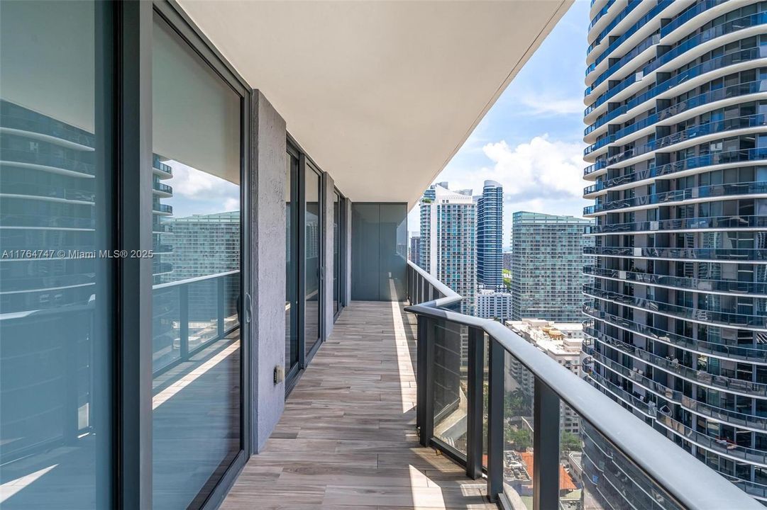 Recently Sold: $940,000 (2 beds, 2 baths, 1253 Square Feet)