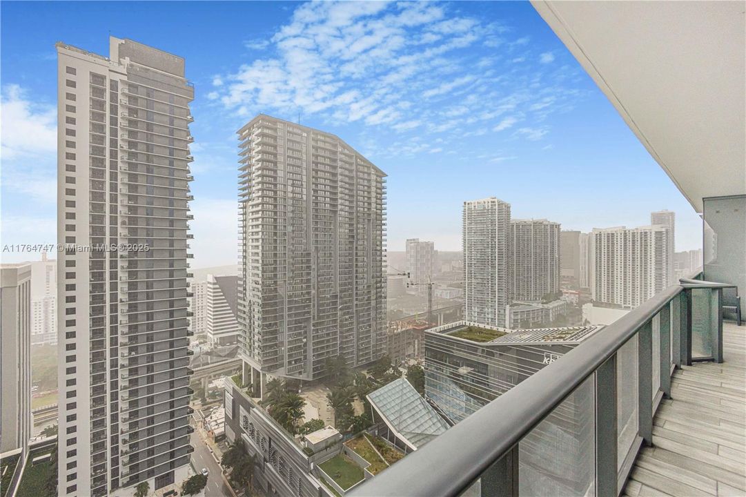 Recently Sold: $940,000 (2 beds, 2 baths, 1253 Square Feet)