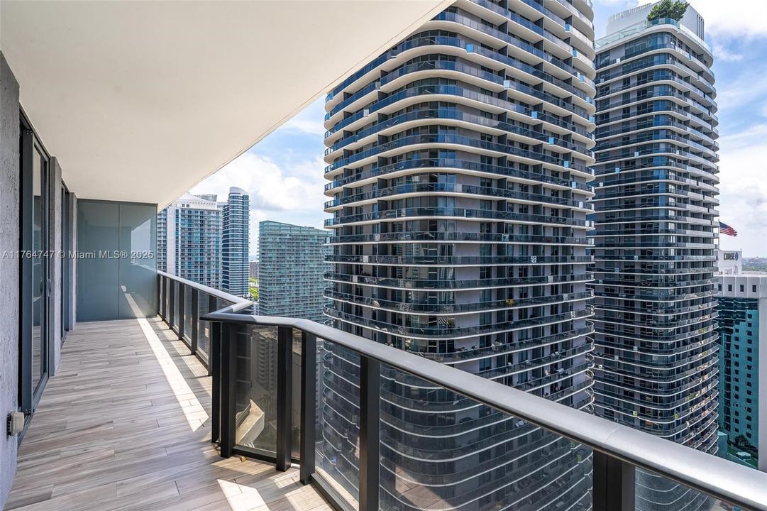 Recently Sold: $940,000 (2 beds, 2 baths, 1253 Square Feet)
