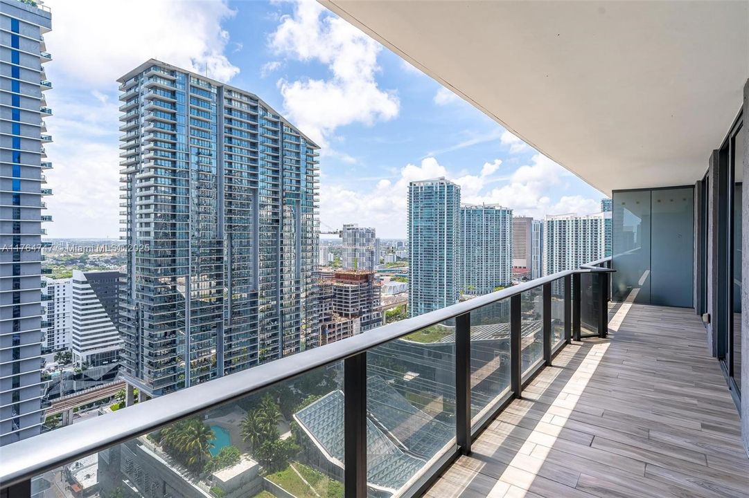Recently Sold: $940,000 (2 beds, 2 baths, 1253 Square Feet)
