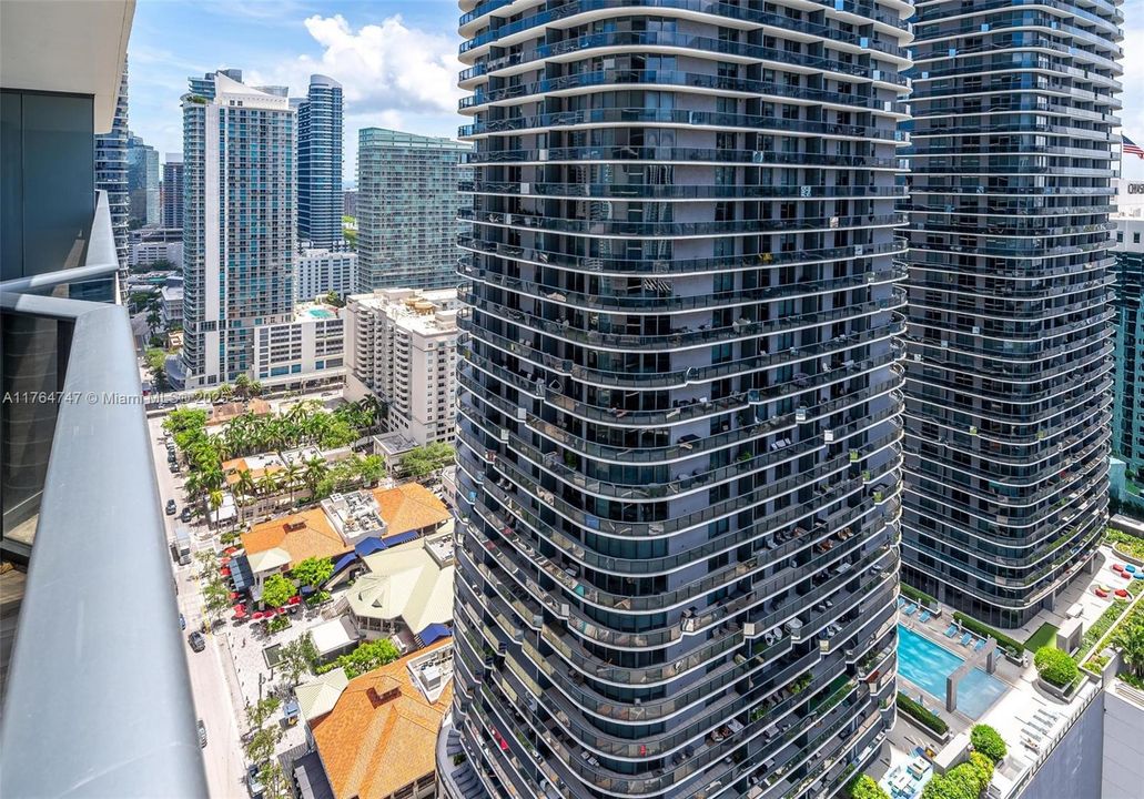 Recently Sold: $940,000 (2 beds, 2 baths, 1253 Square Feet)