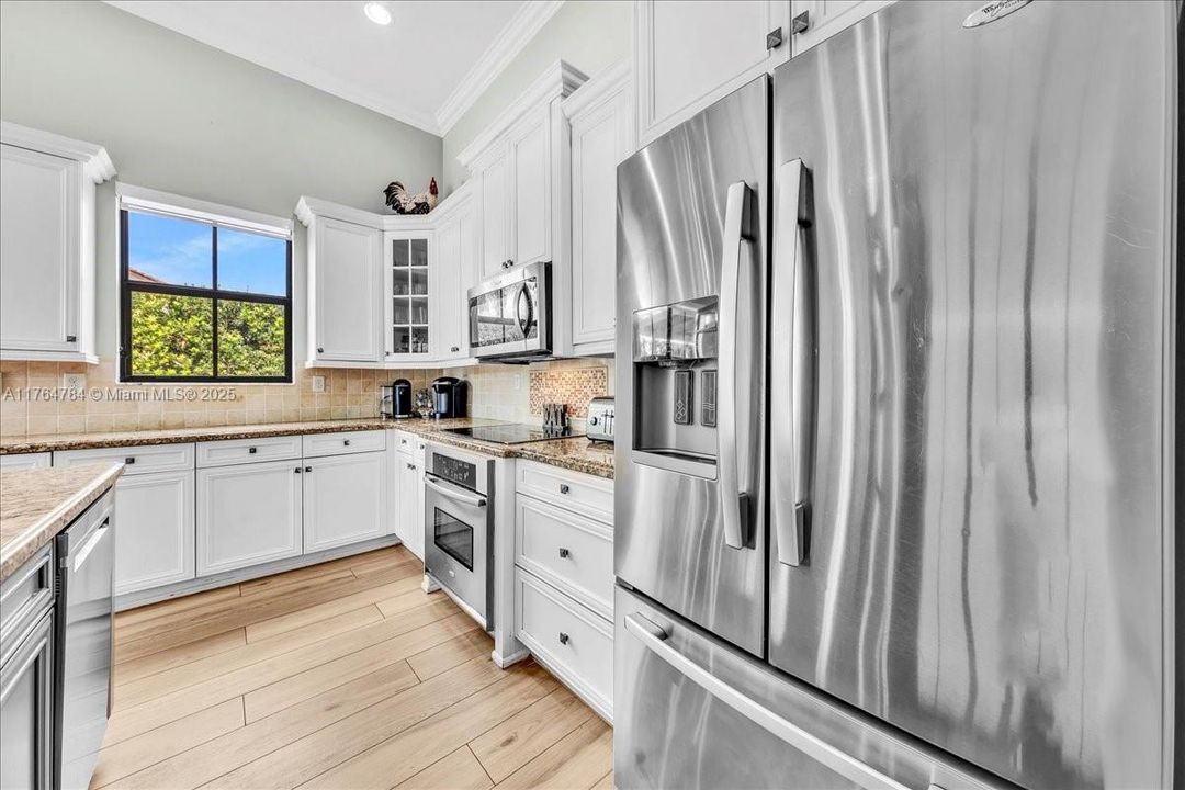 最近售出: $1,199,900 (4 贝兹, 3 浴室, 2232 平方英尺)