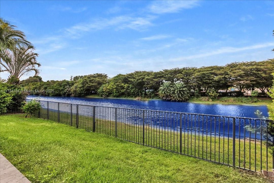 最近售出: $1,199,900 (4 贝兹, 3 浴室, 2232 平方英尺)