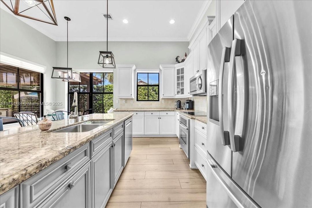 最近售出: $1,199,900 (4 贝兹, 3 浴室, 2232 平方英尺)