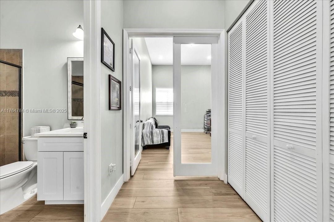 最近售出: $1,199,900 (4 贝兹, 3 浴室, 2232 平方英尺)