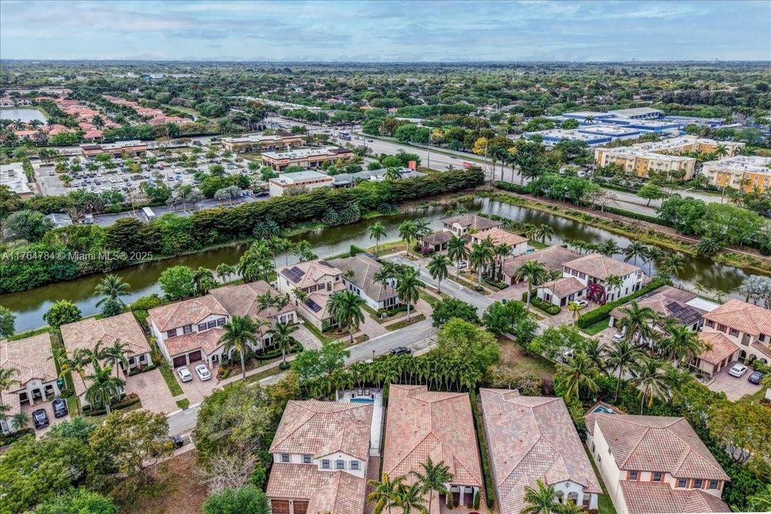 最近售出: $1,199,900 (4 贝兹, 3 浴室, 2232 平方英尺)