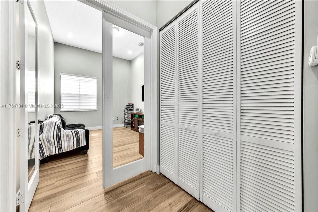 最近售出: $1,199,900 (4 贝兹, 3 浴室, 2232 平方英尺)