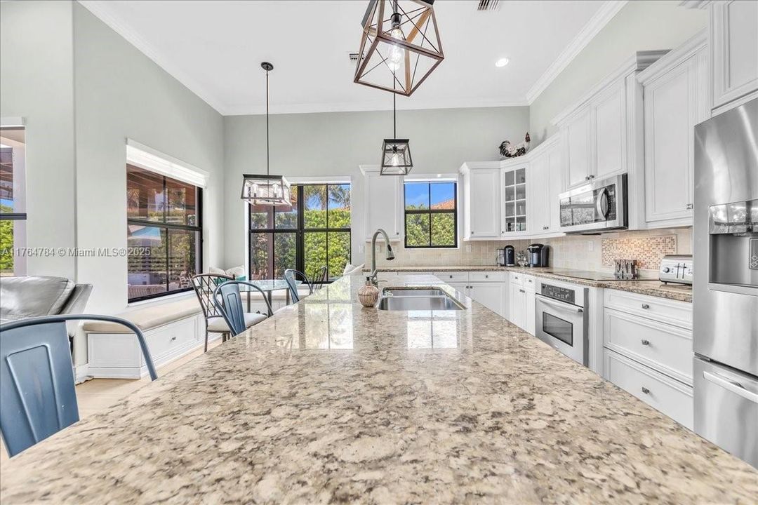 最近售出: $1,199,900 (4 贝兹, 3 浴室, 2232 平方英尺)