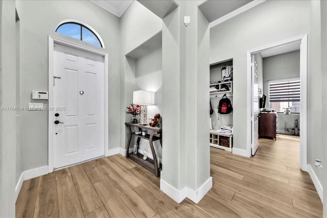 最近售出: $1,199,900 (4 贝兹, 3 浴室, 2232 平方英尺)