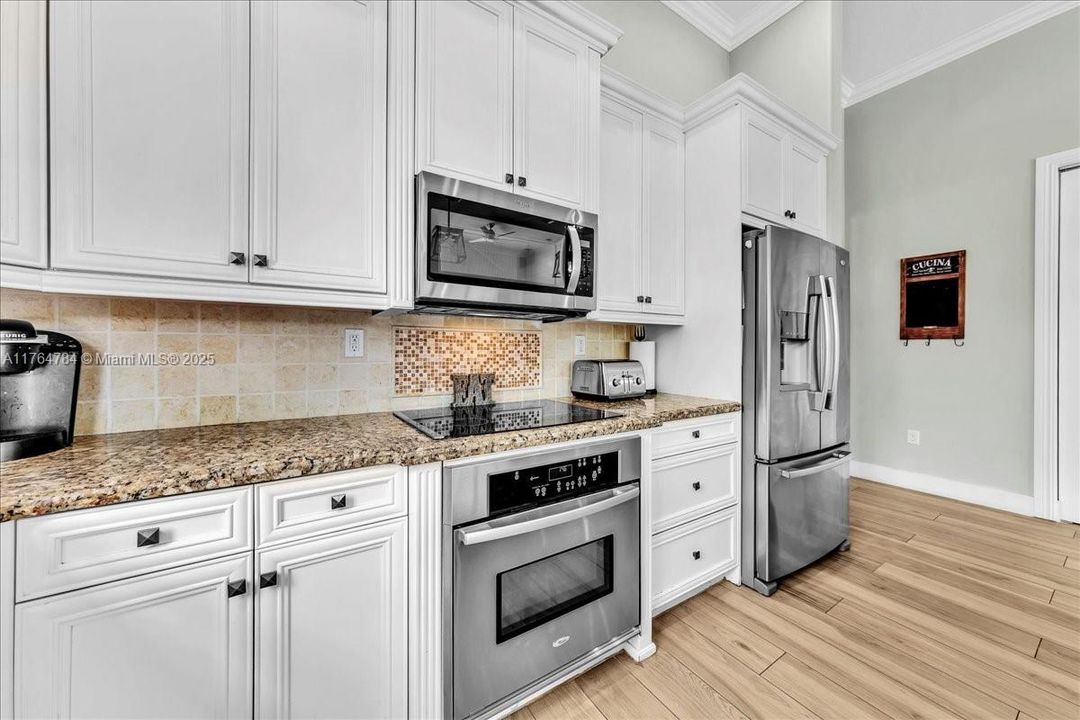 最近售出: $1,199,900 (4 贝兹, 3 浴室, 2232 平方英尺)