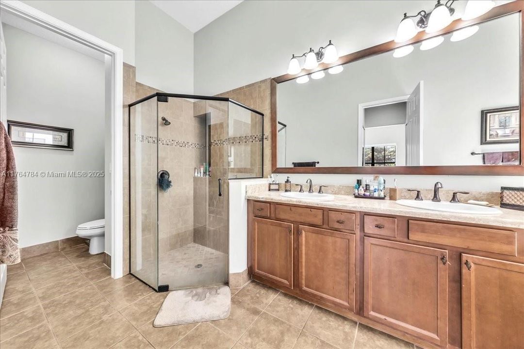 最近售出: $1,199,900 (4 贝兹, 3 浴室, 2232 平方英尺)