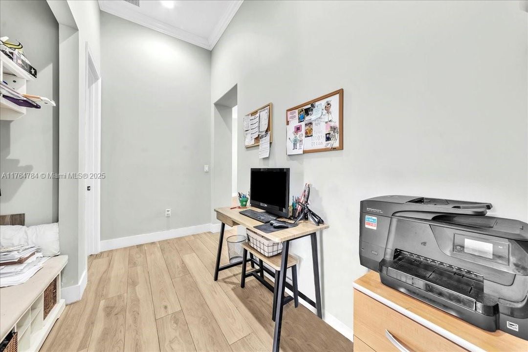 最近售出: $1,199,900 (4 贝兹, 3 浴室, 2232 平方英尺)