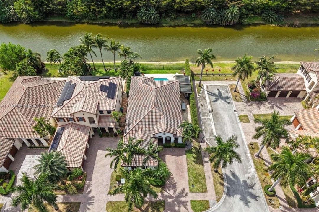 最近售出: $1,199,900 (4 贝兹, 3 浴室, 2232 平方英尺)