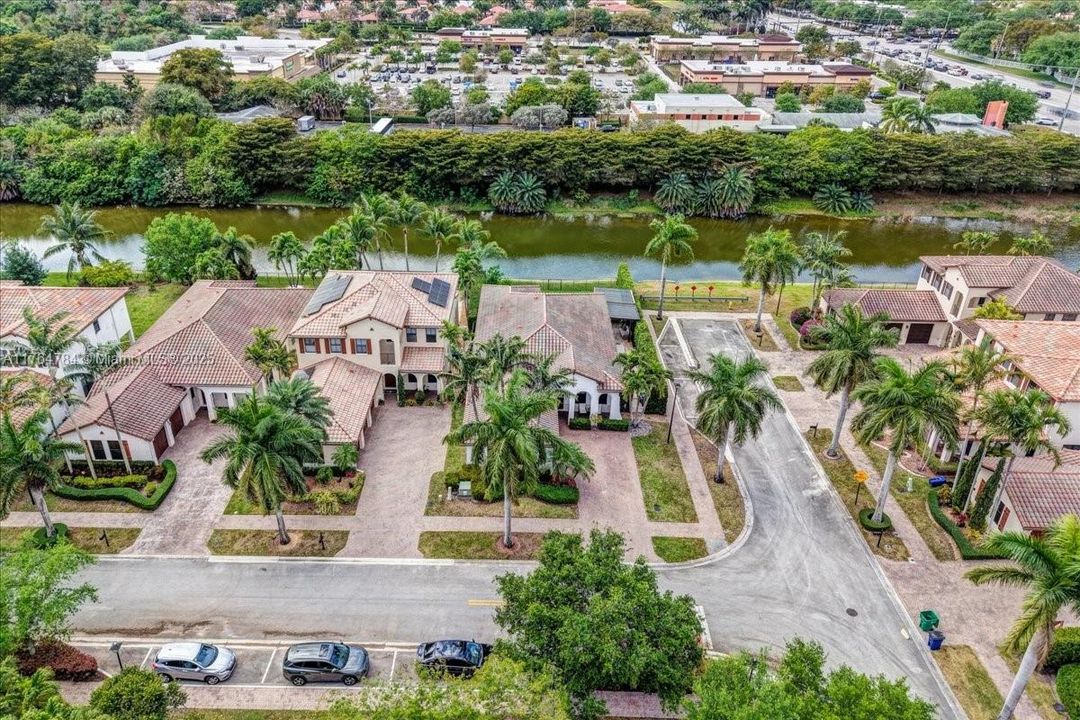 最近售出: $1,199,900 (4 贝兹, 3 浴室, 2232 平方英尺)