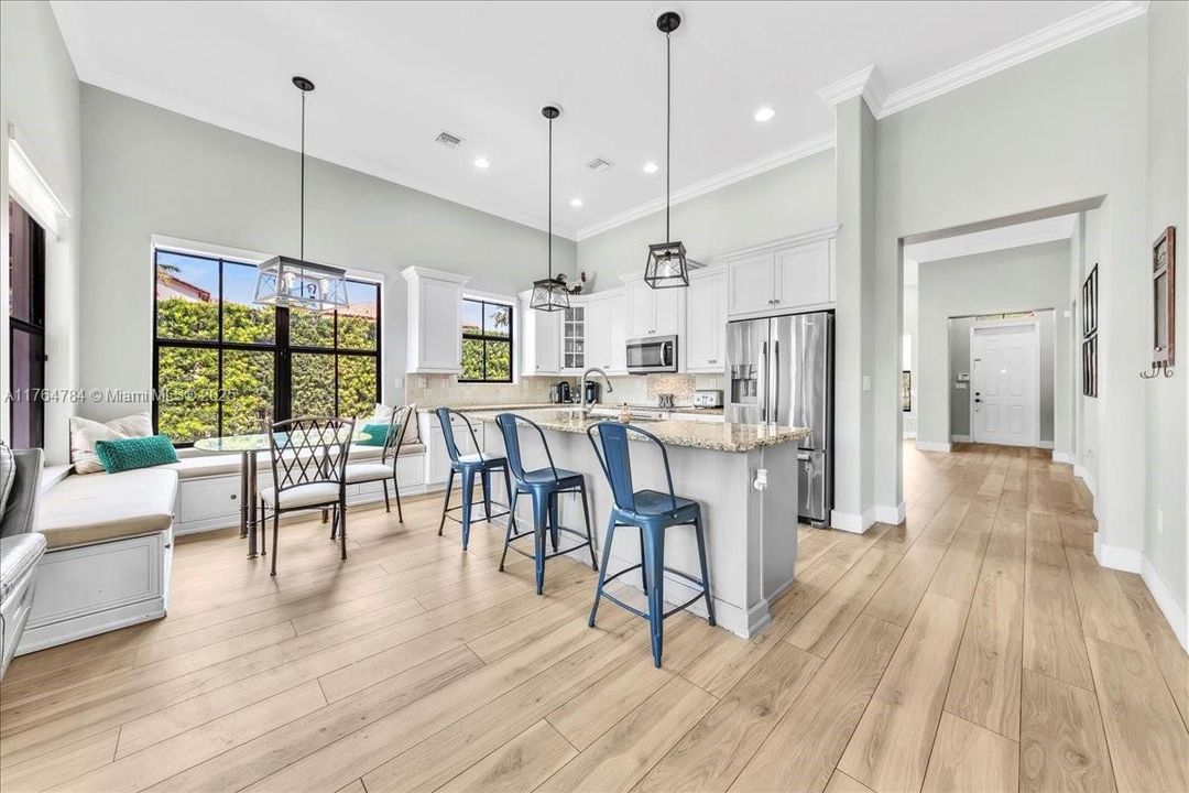 最近售出: $1,199,900 (4 贝兹, 3 浴室, 2232 平方英尺)