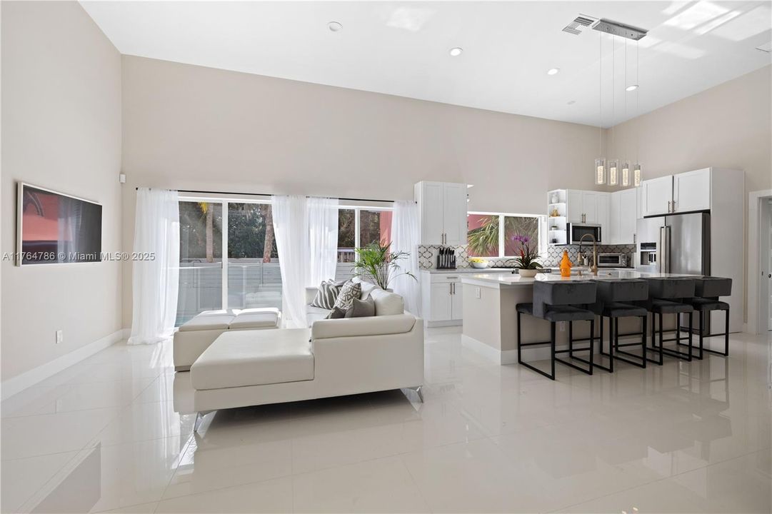 最近租的: $8,500 (3 贝兹, 3 浴室, 1342 平方英尺)