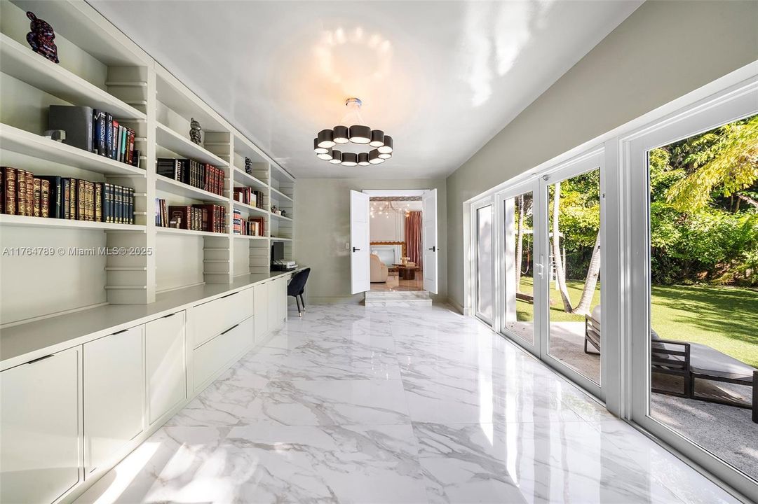 Recently Sold: $4,650,000 (6 beds, 6 baths, 4079 Square Feet)