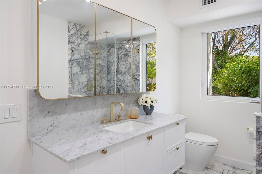 Recently Sold: $4,650,000 (6 beds, 6 baths, 4079 Square Feet)