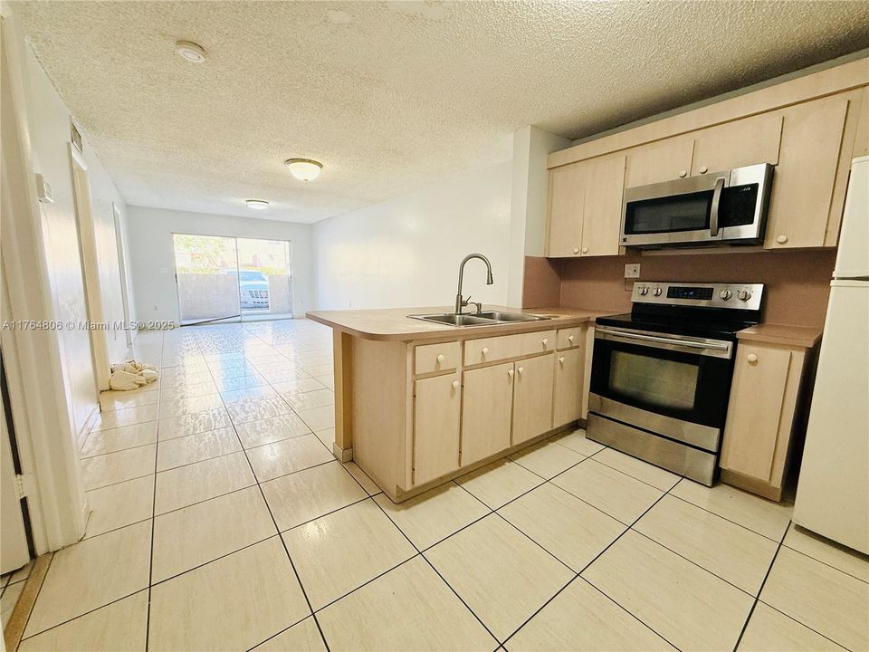 最近售出: $229,000 (2 贝兹, 2 浴室, 880 平方英尺)