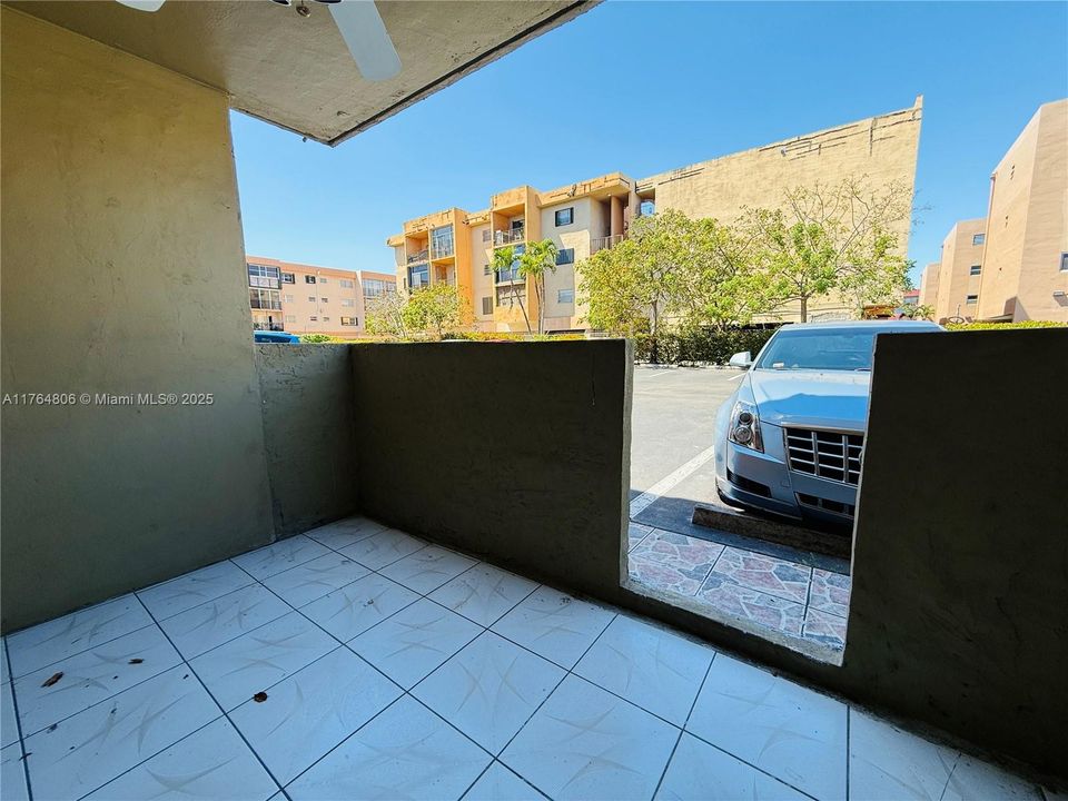 最近售出: $229,000 (2 贝兹, 2 浴室, 880 平方英尺)