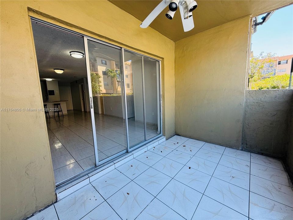 最近售出: $229,000 (2 贝兹, 2 浴室, 880 平方英尺)