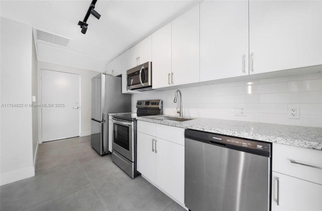 Recently Rented: $1,750 (0 beds, 1 baths, 455 Square Feet)