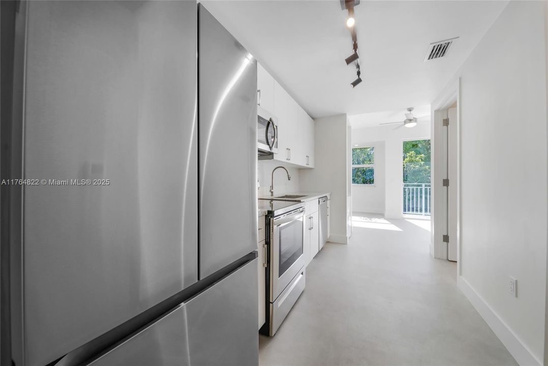 Recently Rented: $1,750 (0 beds, 1 baths, 455 Square Feet)