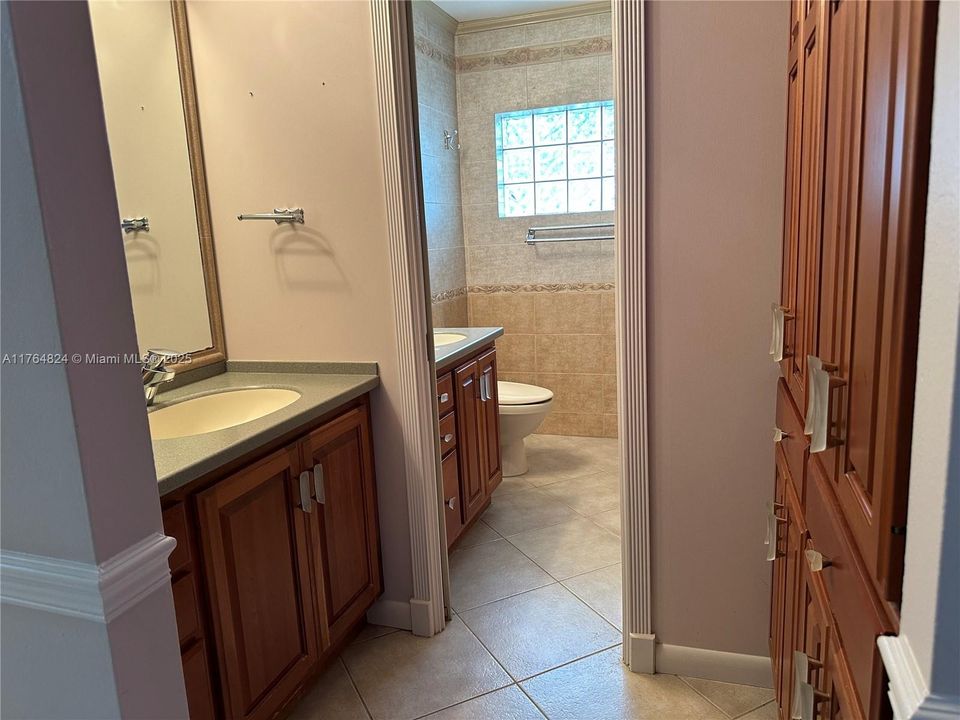 最近售出: $775,000 (3 贝兹, 2 浴室, 2053 平方英尺)