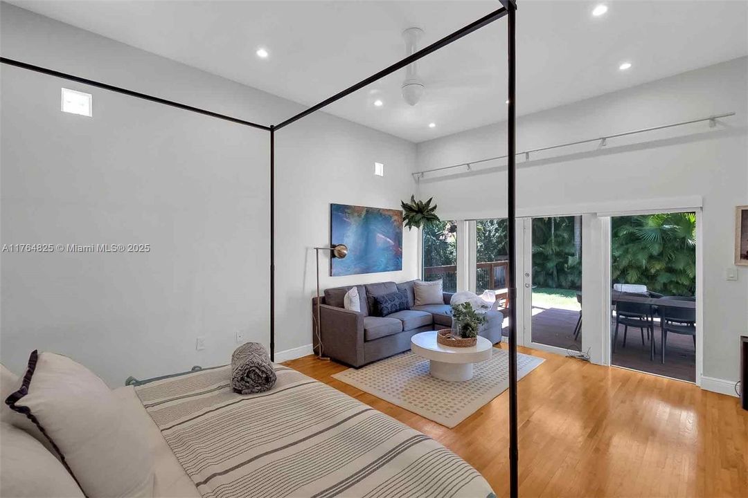 Vendido Recientemente: $1,375,000 (3 camas, 2 baños, 1914 Pies cuadrados)