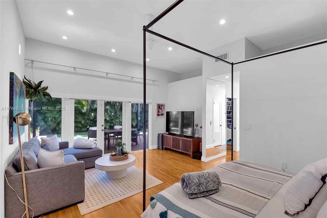 Vendido Recientemente: $1,375,000 (3 camas, 2 baños, 1914 Pies cuadrados)