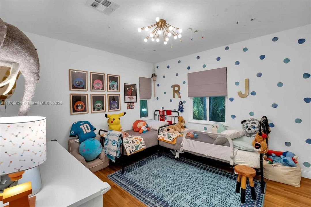 Vendido Recientemente: $1,375,000 (3 camas, 2 baños, 1914 Pies cuadrados)