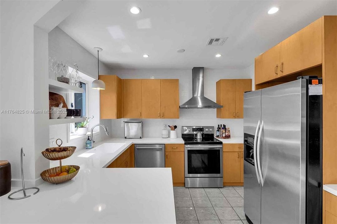 Vendido Recientemente: $1,375,000 (3 camas, 2 baños, 1914 Pies cuadrados)